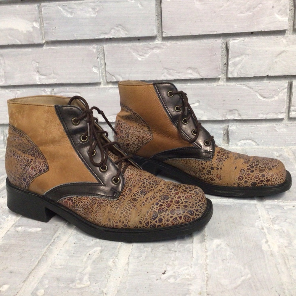 NYCOLE ST LOUIS - Truly unique lace up leather boots - Size 7.5 B